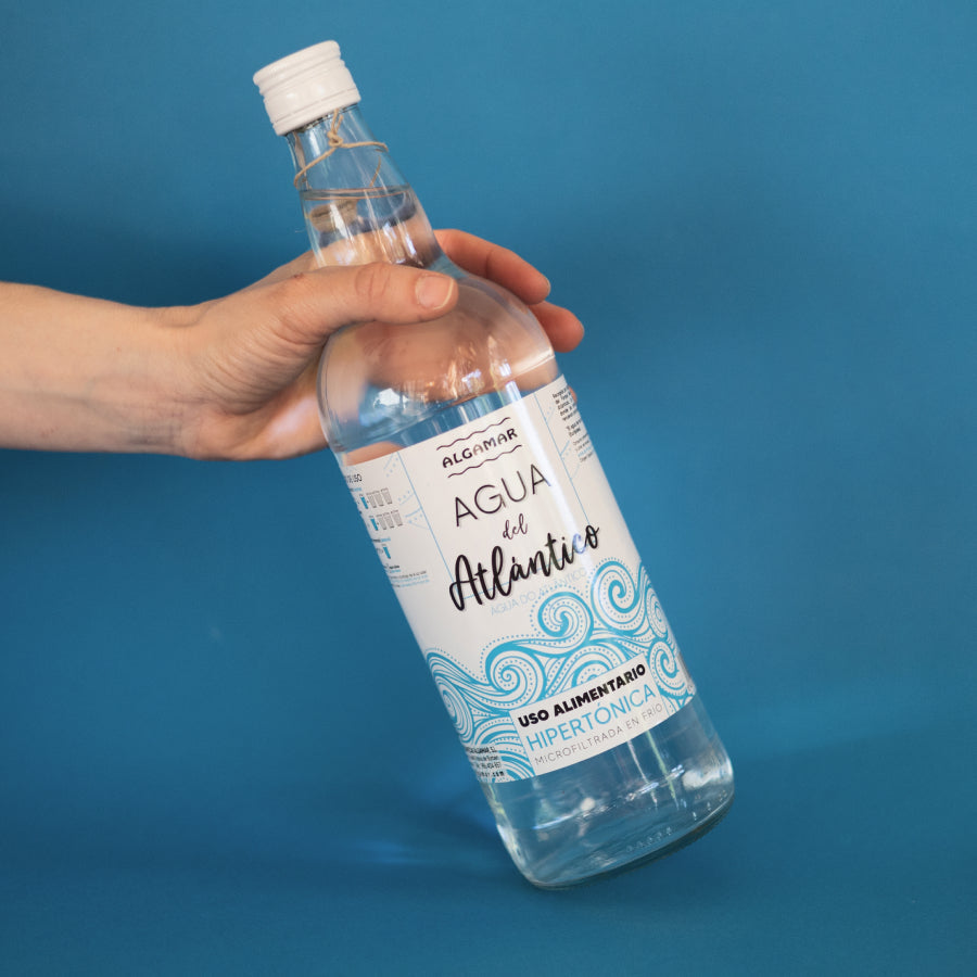 Agua del océano atlántico agua de mar, para activar los electrolitos